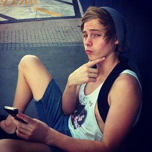 FREE FOLLOW follow my main please @parklifeluke xxxxx
