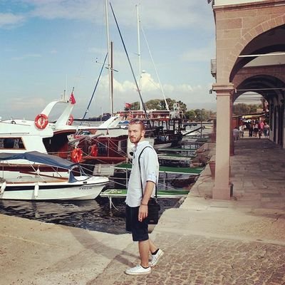 Bazen odama girip ne yapacağımı unuttuğumda tanrının benimle sims oynadığını ve görevimi iptal ettiğini düşünüyorum.