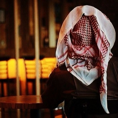 اللي بعينه مايشوف البشر شي ترى البشر في عيونـــها ماتشوفه ومن عـوده حظـــه على بـارد الفي لابـــد لفحات السمايـــم تـــلــوفـــه