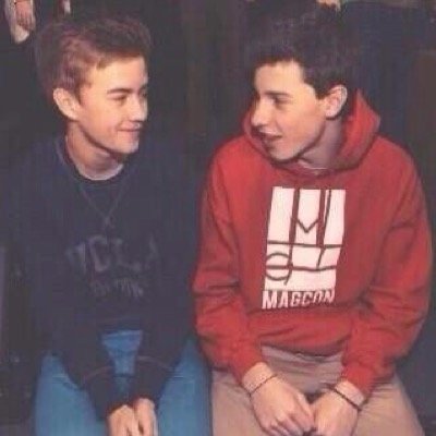 this is a free follow from @shawnsjacob, follow me there please its a new acc and i follow back :)