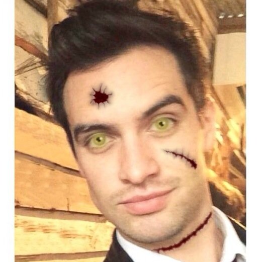 My heart does not beat, so I'm gonna eat your feet. [[ RP. I am also @demonbrendon]]