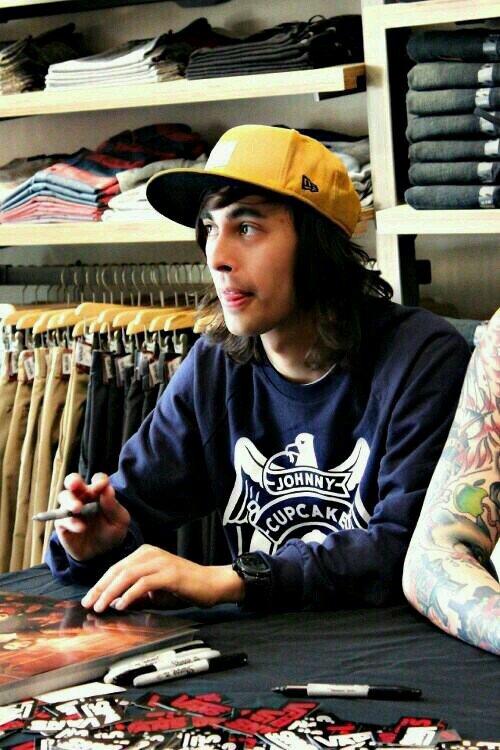 don't follow this account, stay beautiful♥ I'll follow anyone who loves bands! (: