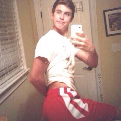 go follow @quitenash ☺☺