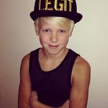 Hola me llamo Cecilia María Morales Camé, Amo: 1D, 5SOS, AM, JB, R, CL. Y Estudio En S.S.C.C.(Sagardos Corazones)