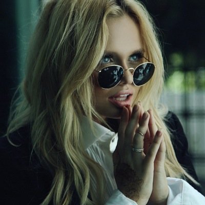 Hi! I'm Alyson, and I'm bringing you the latest updates and news for the lovely @AlliSimpson