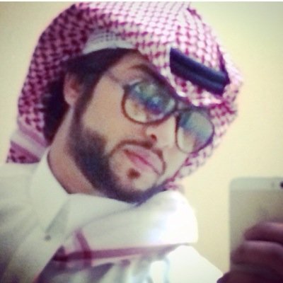 ومامن كاتب الا سيفنى_ويبقى الدهر ماكتبت يداهُ_فلا تكتب بخطّك غير شيء_يسرّك في القيامة ان تراهُ .. شَاب يتمنّىء الجنّه من تَحت اقدام أُمٰه ..