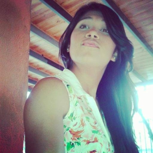 MaricL13's profile picture. 18. Siente, que vivir lo hacer cualquiera.         VENEZOLANA