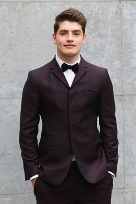 My Names Will Im a ShapeShifter im Single and I go to Avalon High Im the Knights Quarterback