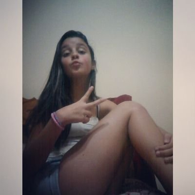 Vou acender um incenso pensar no que eu penso enquanto me admira em silêncio e me julga em voz alta ♪