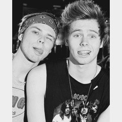 we just want luke hemmings and ashton irwin from 5sos (@luke5sos) (@ashton5sos) to follow us (@ohhemno) (@eastcoast_irwin)