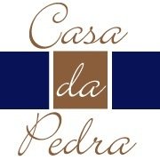 A casa da pedra é um conceito de naco na pedra a nossa pedra não fumo e nem deita cheiro, a nossa carne é 100% alentejana.