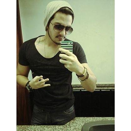 O meu pensamento te segue
Minha saudade te persegue
O meu amor não envelhece
Você não sai da minha mente