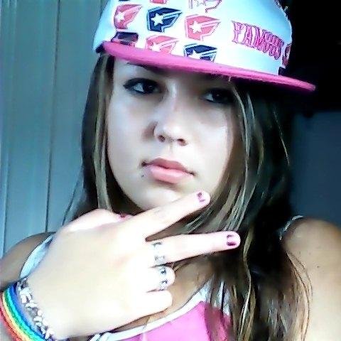 Me encanta el softbol ,deberian probarlo es super divertido ....aaaááá tambien (Amo las mujeres   ..la creacion  mas , pero mas ,linda de todas )