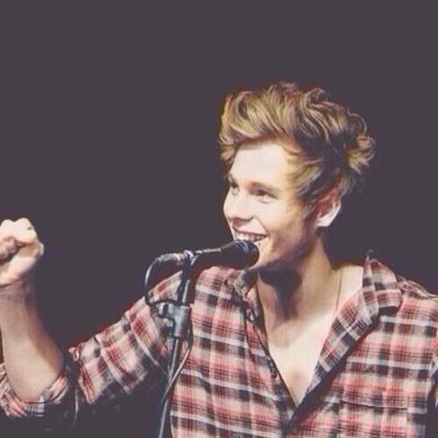 Free follow from @ww_5sos and @lukeysvegemite and @overloadau read my Michael fanfic http://t.co/IOVfrejrdi and Luke fanfic http://t.co/u2qgD7JcMC