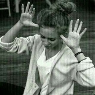 ‏‏لا اظن اني رأيت جمالاً ك جمال ابتسامة ابي