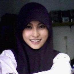 sang surya, embun pagi, angin dan dedanunan senantiasa bertahlil dan bertasbih bersama kita...