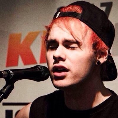 aw ur a cutie please follow @menstrualarry