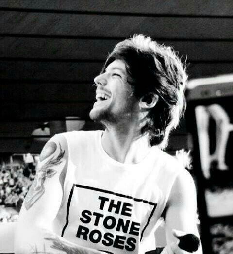 let your smile change the world, but don't let the world change your smile. ✴1d,littlemix,thevamps,ariana✴