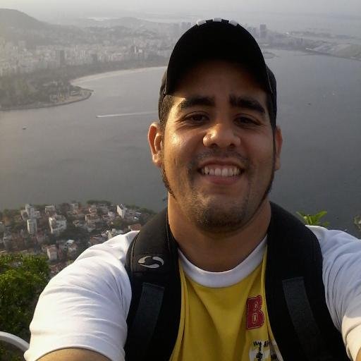 Amante de la Buena Musica Emprendedor Entrenador de Judo en el @clubdejudogokio por Instagram, degustador de ron