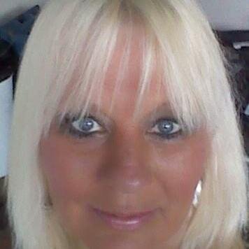 Grandma of 7,Christian, Conservative, Singer and bass fiddle player. I am an author at Ezine articles.My Parrotlet is Pacho and my boyfriend is Kilby.