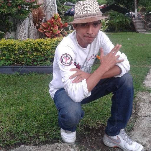 hola gente del twitter mi nombre es Eduardo The Original Sonyko cantante exponente del genero rap/panameño dancehall reggae representante de L.K. La Korporacion