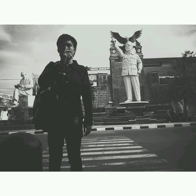 RisnaRosseliana♥and than friendshitt a long to me | murah senyum itu indah yes