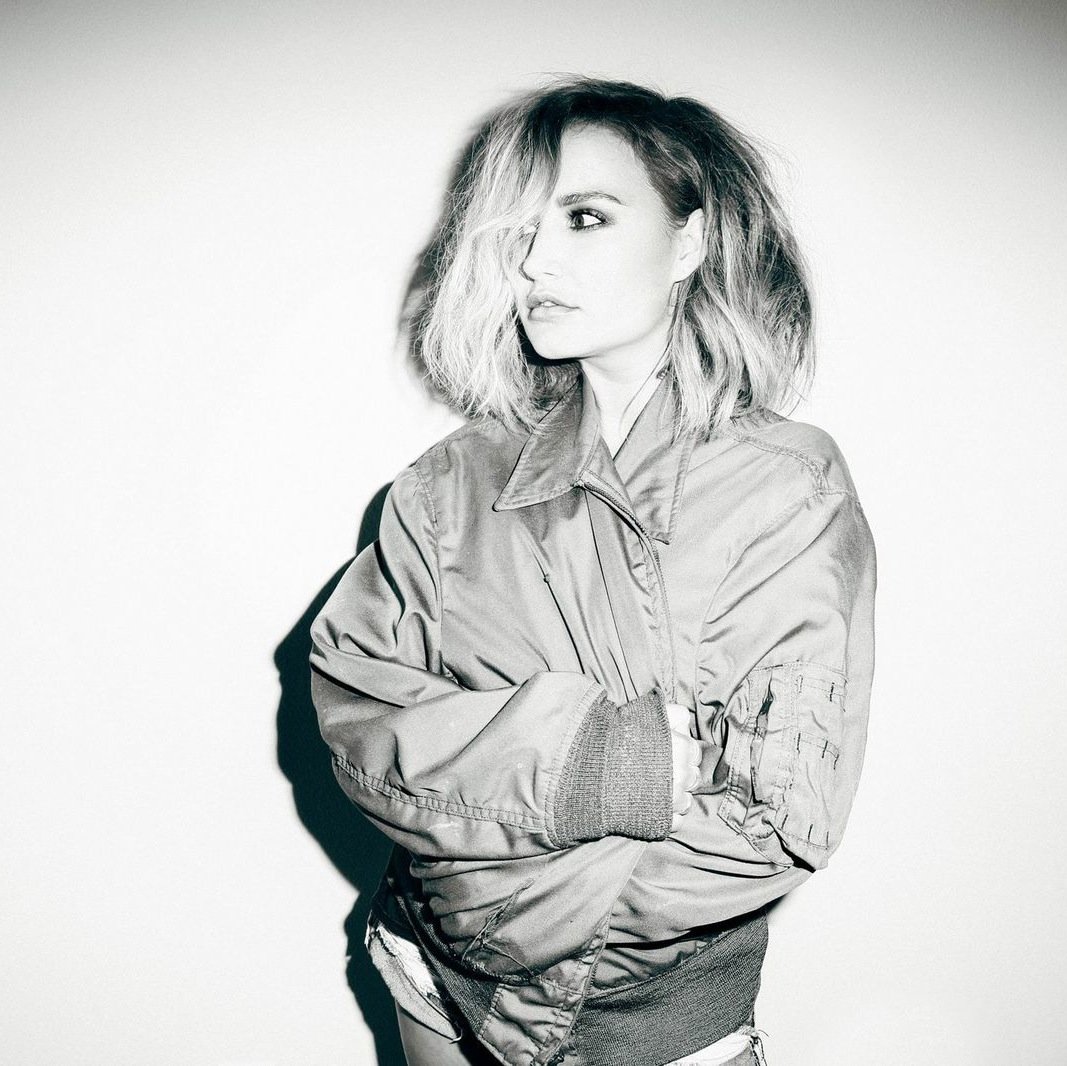 TheTonyaBrewer's profile picture. Celebrity MakeUp Artist & Hair Stylist email: bookings@tonyabrewer.com Instagram: @thetonyabrewer