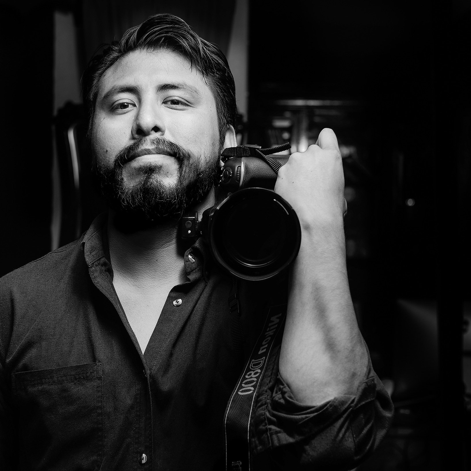 Fotógrafo.
Por aquí, por allá. Haciendo fotos a lo que la luz le pegue