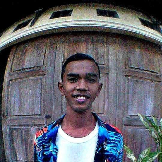 gue gak ganteng atau narsis,tapi agak sedikit gila :)