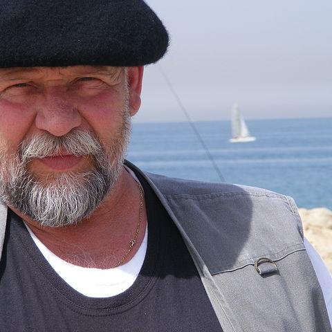 avzolotarev1's profile picture. Art. Kulturologia. Antroposofía. PhD
на фото я такого же возраста или даже старше как и мой прадед казацкий полковник Фортунат. Сидит второй с права с бородой.