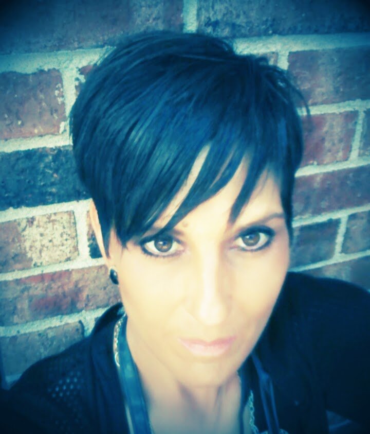Licensed esthetican currently workinh for Ulta and cosmetology student.