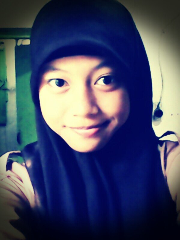 EvaPradana17's profile picture. 