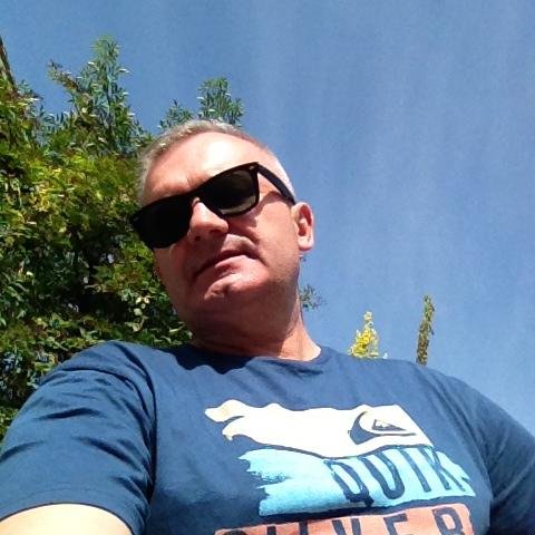 mkmcosmetics's profile picture. 