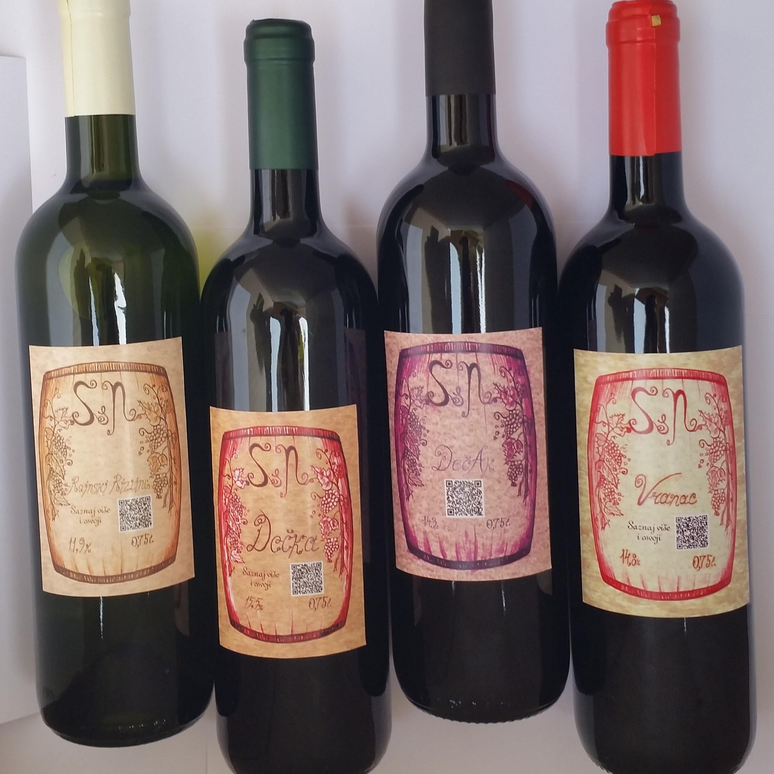 Veliki ljubitelji i proizvođači vina za svoje prijatelje i sebe / Great wine lovers and wine producers for our friends and ourselves