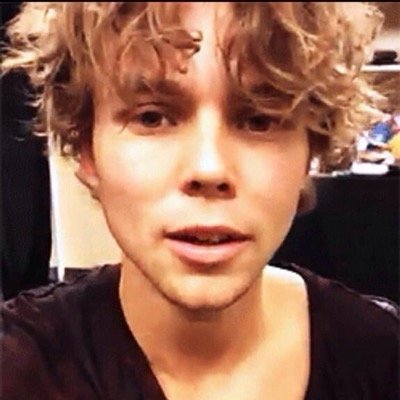 ashftirwinx's profile picture. this is a free follow so please follow @irwinftevansx instead of this account! hope you have a good day ☀️