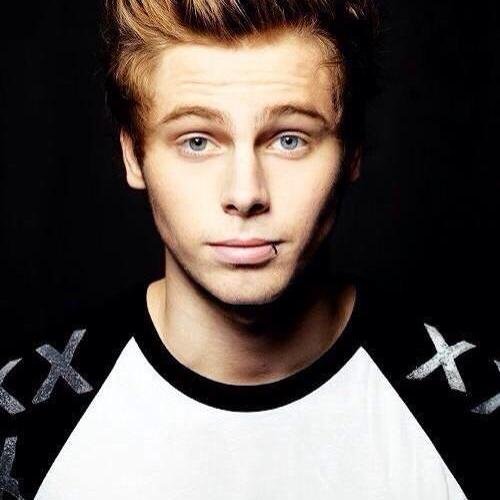 FOLLOW @MUKESTURBATlON