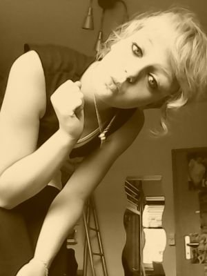 ich bin die Antonia
Spitznamen:anni.Toni
bibinator*-*
direconer*-*
negromi*-*
ich bin stolze 15 Jahre
follow me follow back