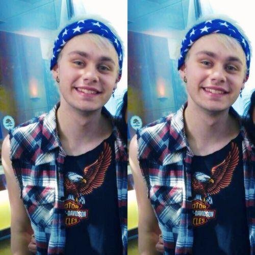follow @MUKESTURBATlON she gave you free follows