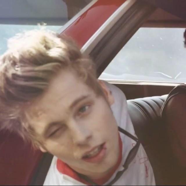 FOLLOW @MUKESTURBATlON bc marybae