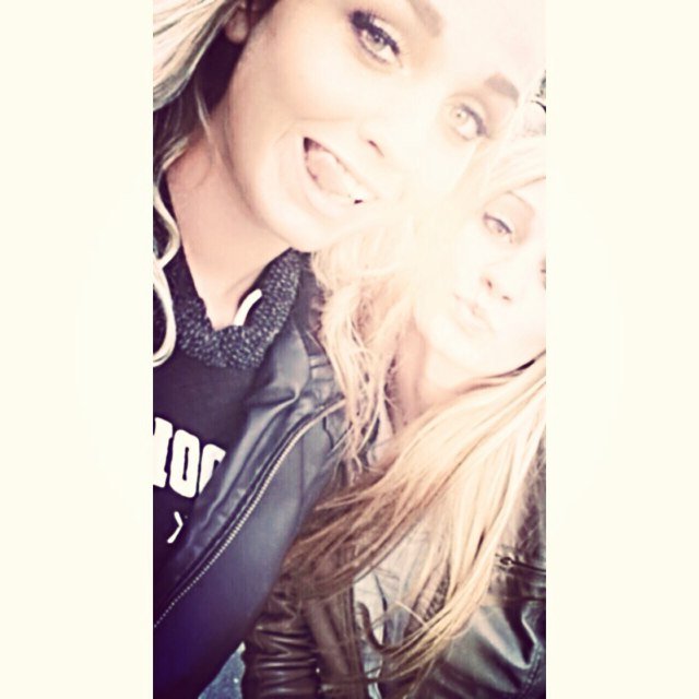 19 jaar • CMD • Levensgenieter  • Trouwe vriend  • polefitness /3