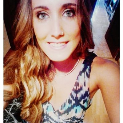 Estudiante de magisterio de primaria en unizar. Vivir improvisando. Mira quien mata por ti antes de morir por nadie.
