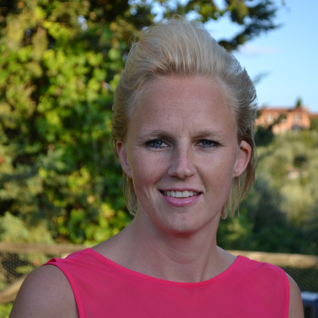 antropomo's profile picture. vrouw | moeder | cultureel antropologe | reizen | nieuwsgierig | kinderboekenschrijfster | missie: kinderen leren over de rijkdom aan culturen in de wereld |