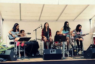 Rock band. Guitarist : Iris and My hanh. Bassist : @EmilieFabbe. Pianist : @jessica_rabout. Singer : @NRock4ever. Drummer : Violeta.  20/09/2014❤