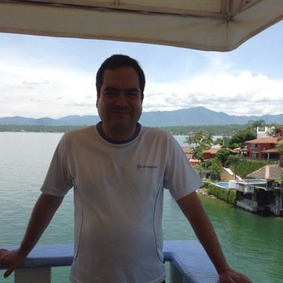 Haz sólo lo que amas y serás feliz, y el que hace lo que ama, está benditamente condenado al éxito, que llegará cuando deba llegar, porque lo que debe ser será