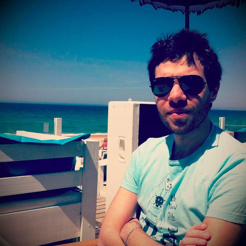 Full-Stack Javascript Developer & UI/UX Designer.