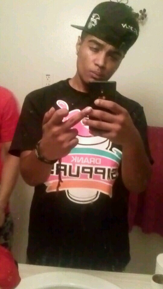 Yo Boi Luiss(aka) YoungStunna , & other bullshit .
follow me , ill follow back !