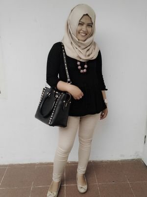 sarahzahraaa's profile picture. If you judge people, you have no time to love them