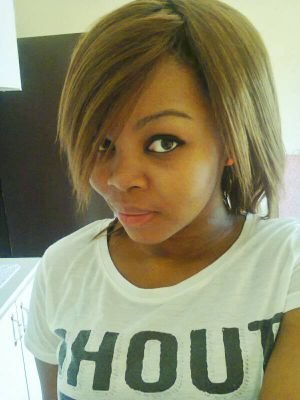 IT student|Graphic designer|Promoter at #ClothingBrand|Love 2 dance|Luv hip-hop til death #TeamDrake|One Man Woman|damn u still reading jst follow ;-)