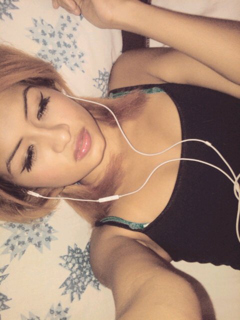 Mujer ; Nii sumiisa, Nii debota .. SOY ; Liibre, Liinda &&' Loca ! -.-  @CLUBEFOLLOWBACK