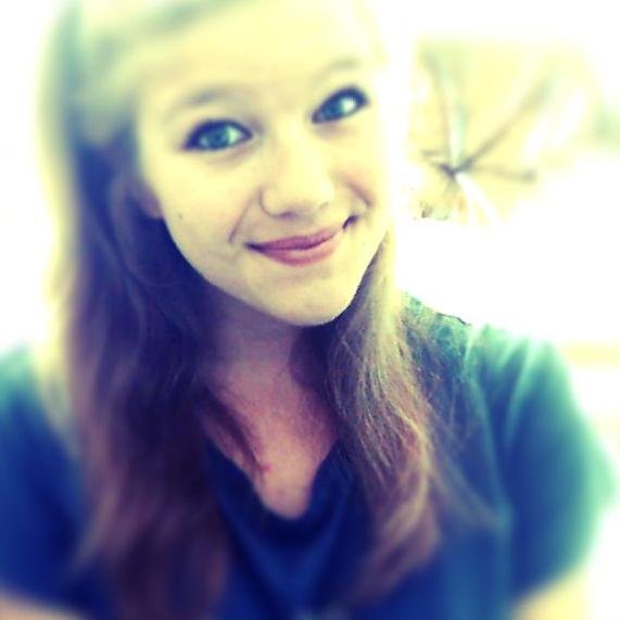 LisaMaresq1's profile picture. Incline toi pétasse, je passe.